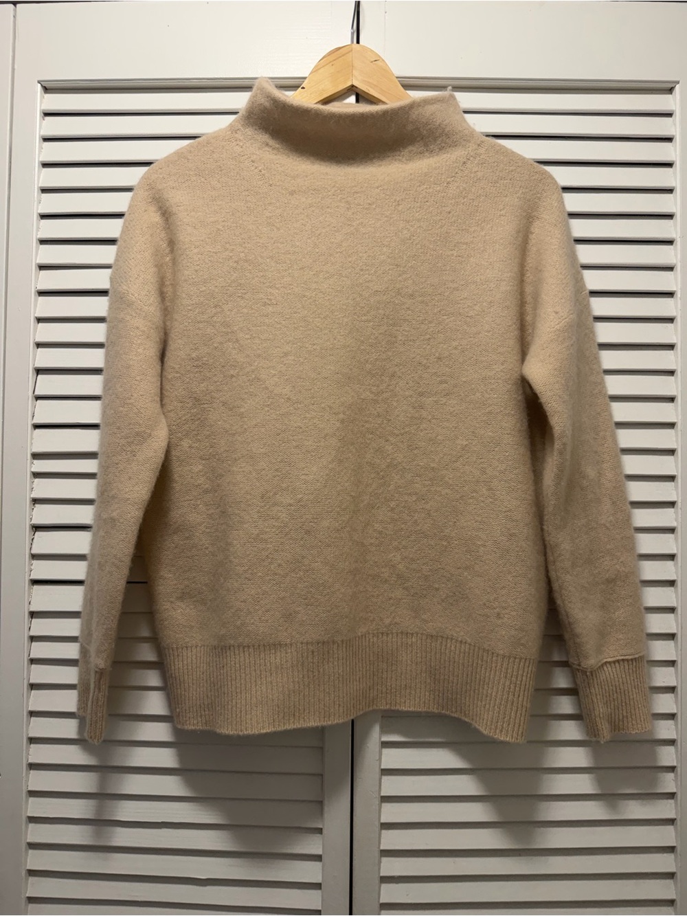 TAHARI Boiled 100% 2PLY Cashmere Mock Neck Sweater Ultra Soft Light Beige sz XS - Picture 2 of 9